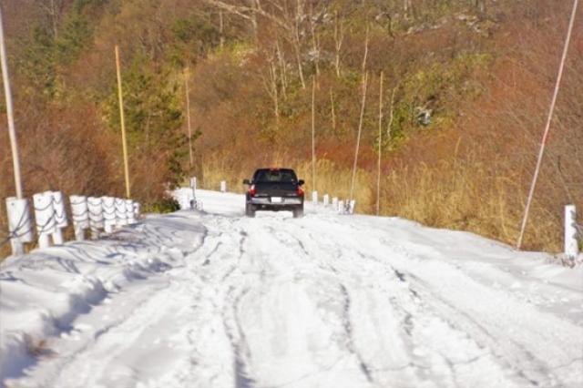 SUV専用のスタッドレスタイヤを選ぶ必要性とは?選び方のポイントや注意点を解説