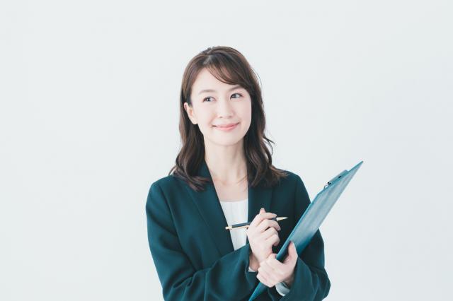 ベンツのハイブリッドカーのラインアップは?メリットや注意点も紹介します