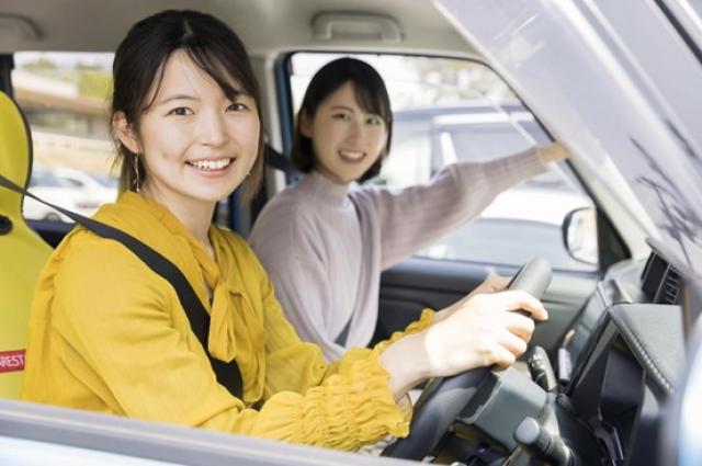 ドライブする友人同士