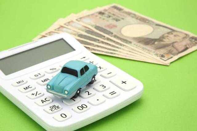 ミニカーと電卓と現金