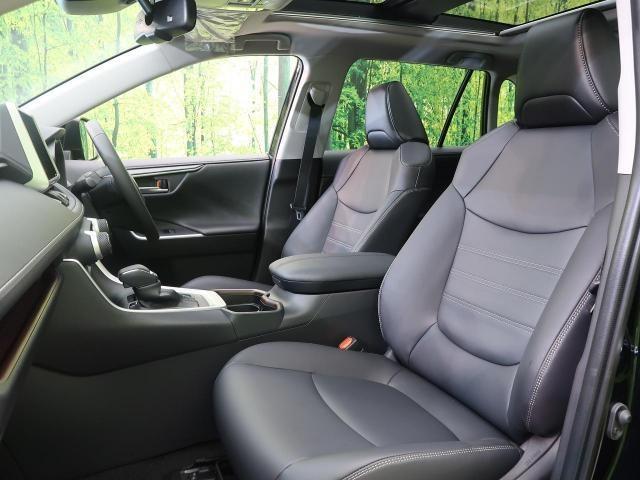 SUV人気を独占!新型RAV4の魅力って何?ユーザー満足度を満たす機能・性能とは?