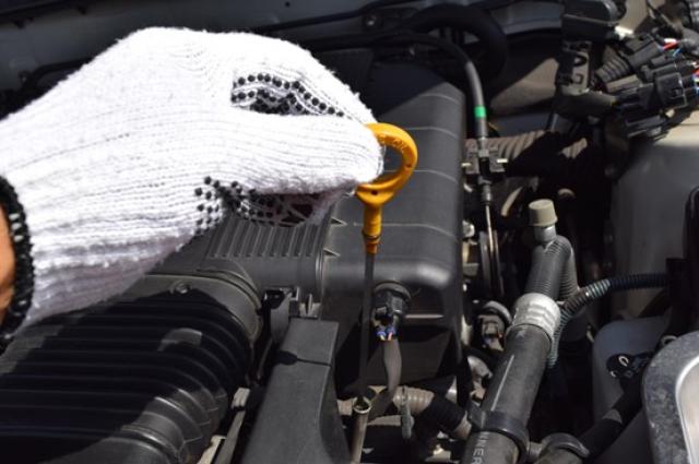 エンジンオイルの状態確認