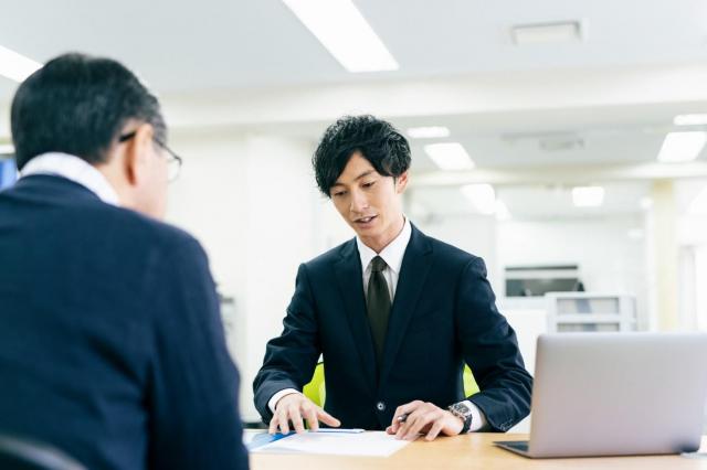 車検シールを再発行する方法は 貼り間違えや紛失したときの対策を紹介 新車 中古車の ネクステージ