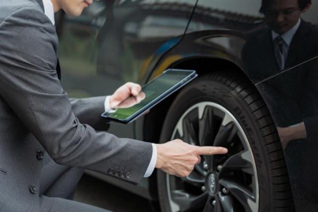 10万キロ走行した車の購入・売却のポイントとは？過走行車の注意点を解説