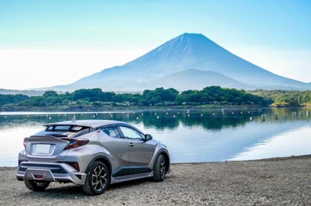 富士山とSUV