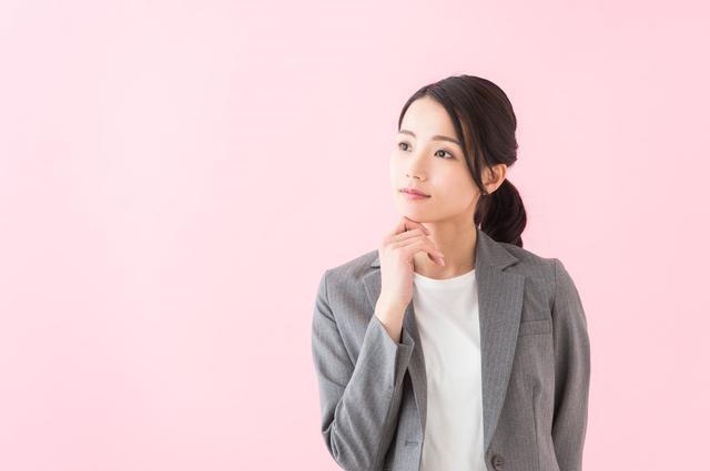 フロントガラスのヒビや傷は車検に通らない?適切な対処法を解説