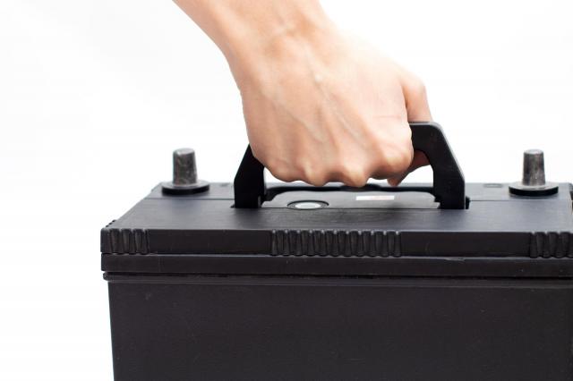 車のバッテリーに充電が必要なケースとは 方法や充電器の使い方も解説 新車 中古車の ネクステージ