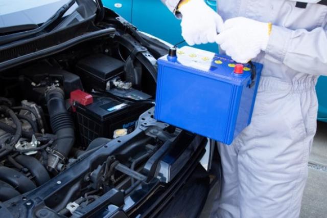 車のバッテリーを充電する方法は?バッテリー上がりの対処法やメンテナンスを紹介