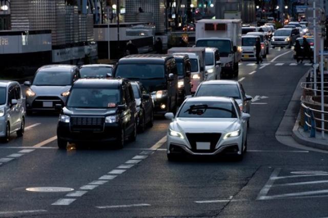 車のバッテリーを充電する方法は?バッテリー上がりの対処法やメンテナンスを紹介