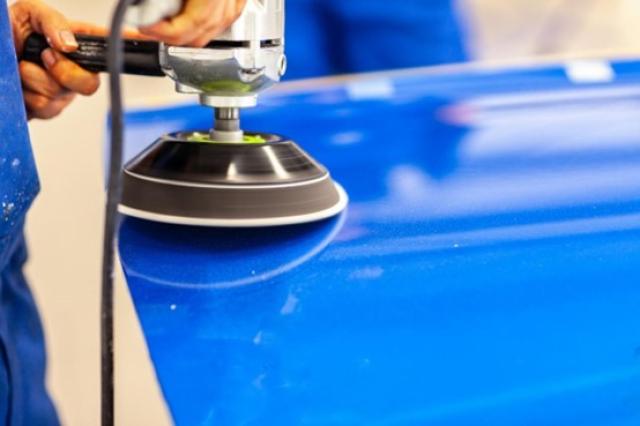 車のへこみを修理するには?DIY修理と業者依頼のメリットとデメリットを紹介