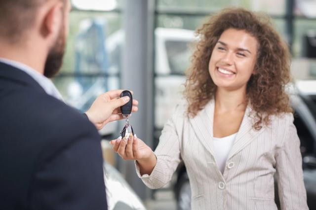 車を安く買うコツを3つの視点から徹底解説！あなたへのおすすめは中古車？カーリース？