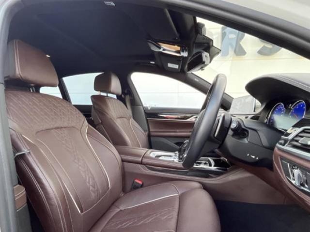 BMW 740iとは？7シリーズの特徴やモデル展開をご紹介 