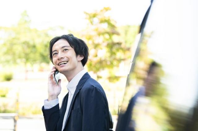 査定を依頼する男性