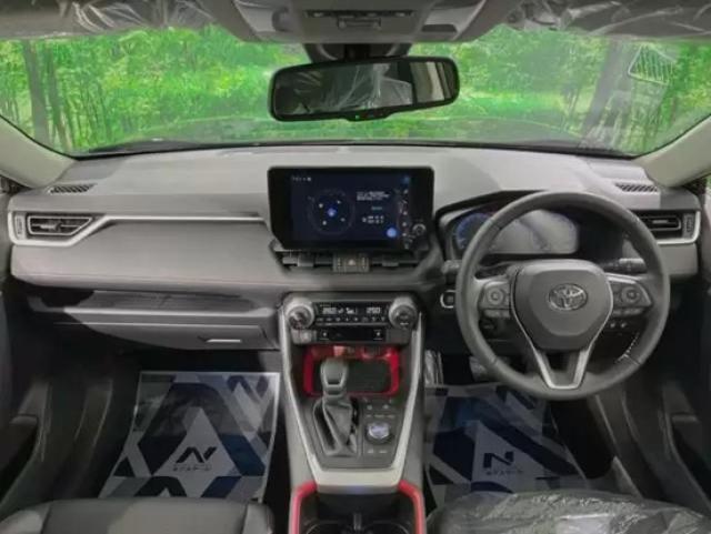 「RAV4とロッキー」人気のSUVを比較！特徴の違いや兄弟車も紹介