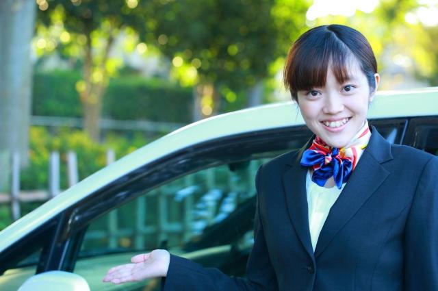 自動車のディーラーと販売店の違いとは？メリット・デメリットや選び方を解説