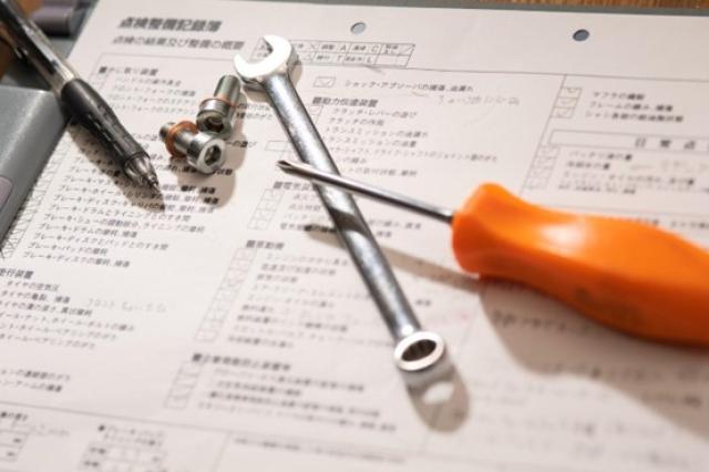 法定点検と車検の違いとは?検査項目や費用、受けなかったときの罰則?