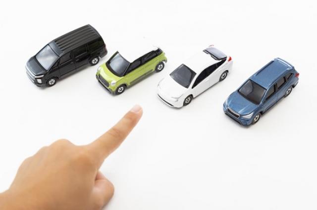 自動車のヘッドライトの黄ばみを綺麗にするには?汚れる原因や対策方法を解説