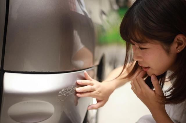 車のボディについた傷を消す方法とは?修理方法のメリットデメリット