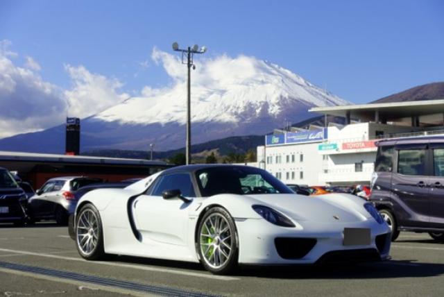 ポルシェってどんなイメージがある?ブランドの特徴をご紹介