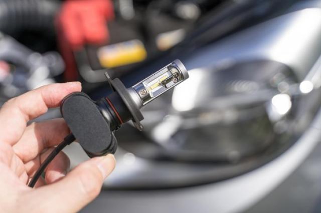 車のライトの種類と使い方！悩みがちな点灯ルールから交換時期の目安まで