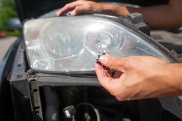 車のライトの種類と使い方！悩みがちな点灯ルールから交換時期の目安まで