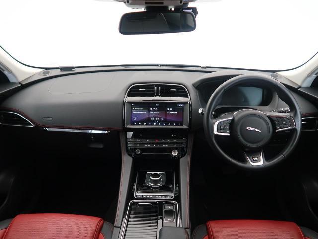 ジャガー初のSUVモデル「F-PACE」の魅力とスペック、注目車種を紹介！