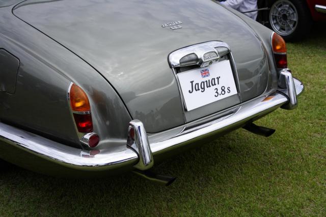 ジャガー初のSUVモデル「F-PACE」の魅力とスペック、注目車種を紹介！