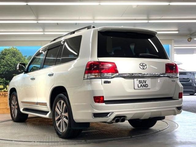 ランドクルーザー燃費は本当に悪い？ライバル車比較と改善テクニックを