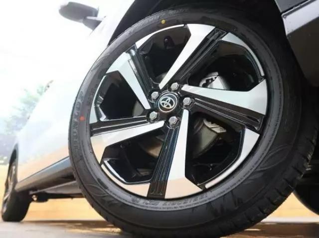 SUV「ライズ」にハイブリッドモデルが登場！魅力やロッキーとの違いとは？