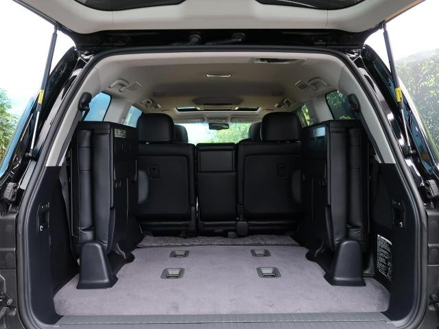 ランドクルーザー（200系）の内装・荷室容量をチェック！歴代モデルと