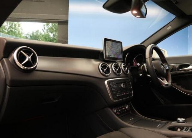 ベンツのCLAとはどのような車なのか|特徴を徹底解説