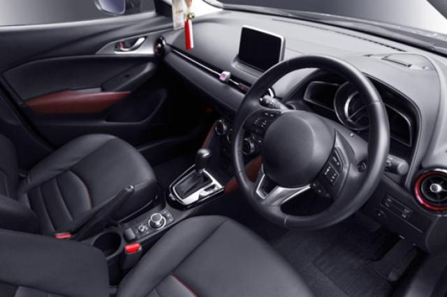 CX-3の内装の特徴は?グレード別の違いやライバル車ヴェゼルと比較
