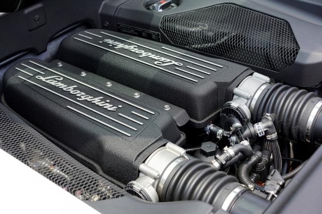 ランボルギーニウルスってどんな車?スペックや価格を紹介!カスタム情報も