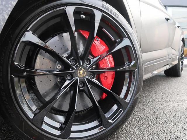 ランボルギーニウルスってどんな車?スペックや価格を紹介!カスタム情報も