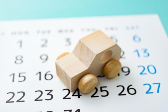 車の小物とカレンダー