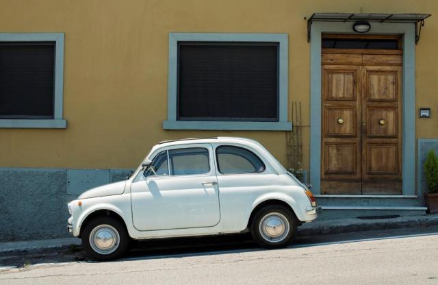 フィアット500の魅力を解析！新車と中古車情報やカスタムについても紹介