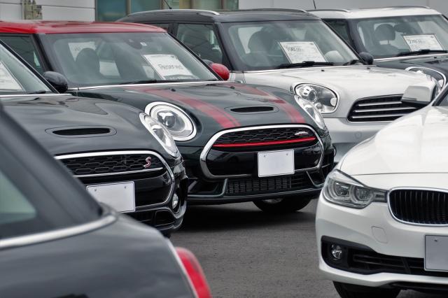 MINIってどんなブランドなの?現行モデルと旧モデルの違いや中古車相場