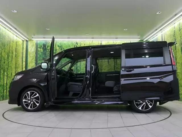 ステップワゴンのインパネ周りは選ぶモデルで変化する！