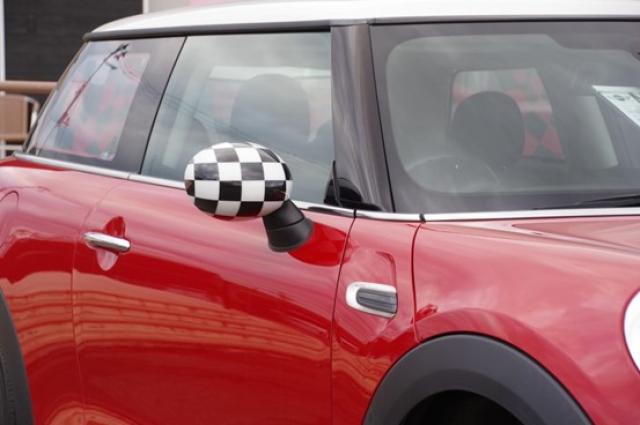 ミニクーパー3ドアモデルの燃費やグレード構成は?購入前には維持費もチェックしよう