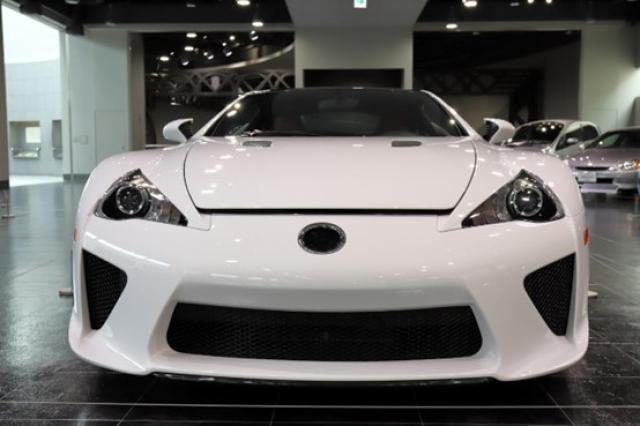 LFA 中古車市場の最新価格相場は?お得に購入する方法も解説