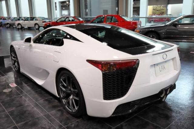 LFA 中古車市場の最新価格相場は?お得に購入する方法も解説