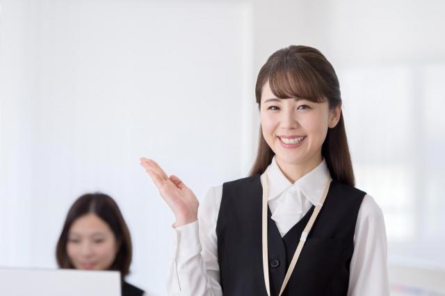 不動の人気車トヨタ カローラセダンの魅力やスペックを紹介!