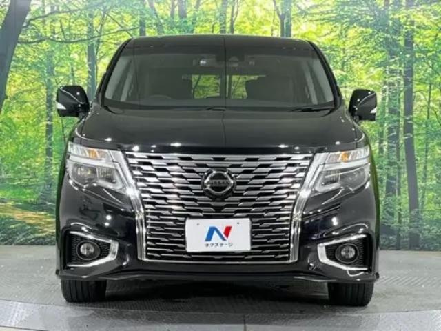 日産エルグランドの燃費は悪い?歴代モデルやライバル車とも比較しよう