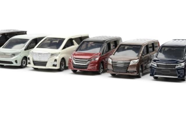 きれいに並んだミニバンのミニカー