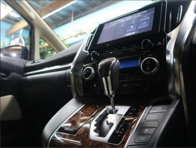 ヴェルファイアの内装の魅力を解説！カスタム例も紹介！