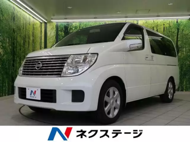 2代目エルグランドはどんな車？進化の過程や3代目との違いをご紹介