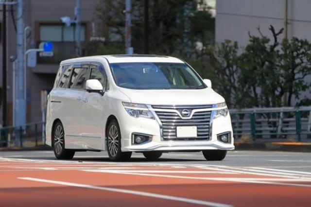 2代目エルグランドはどんな車？進化の過程や3代目との違いをご紹介