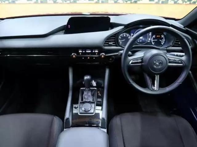 マツダ3の魅力を3つの視点から解説！セダンとファストバックの違いとは？