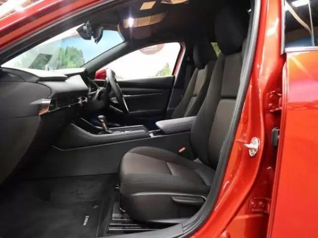 マツダ3の魅力を3つの視点から解説！セダンとファストバックの違いとは？