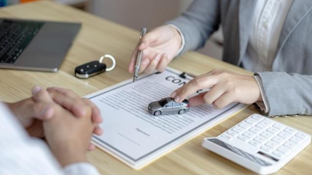 トヨタの新車購入方法とは？流れや支払方法、ディーラー間の違いも解説！